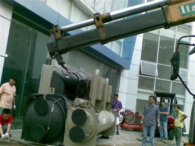 瑞安市随车吊和汽车吊的核心区别是什么？哪种更省钱？